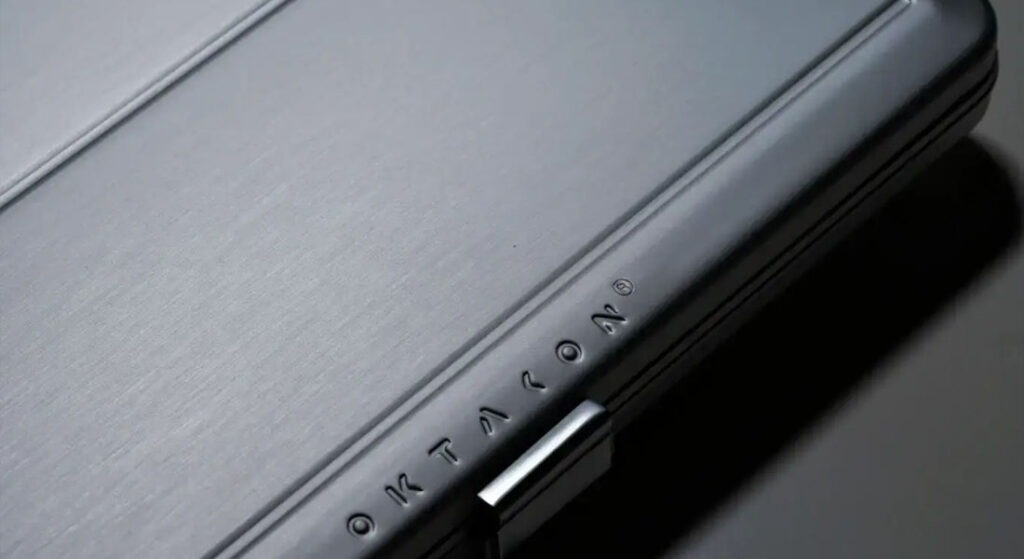 MacBook Pro 14 non flexible case