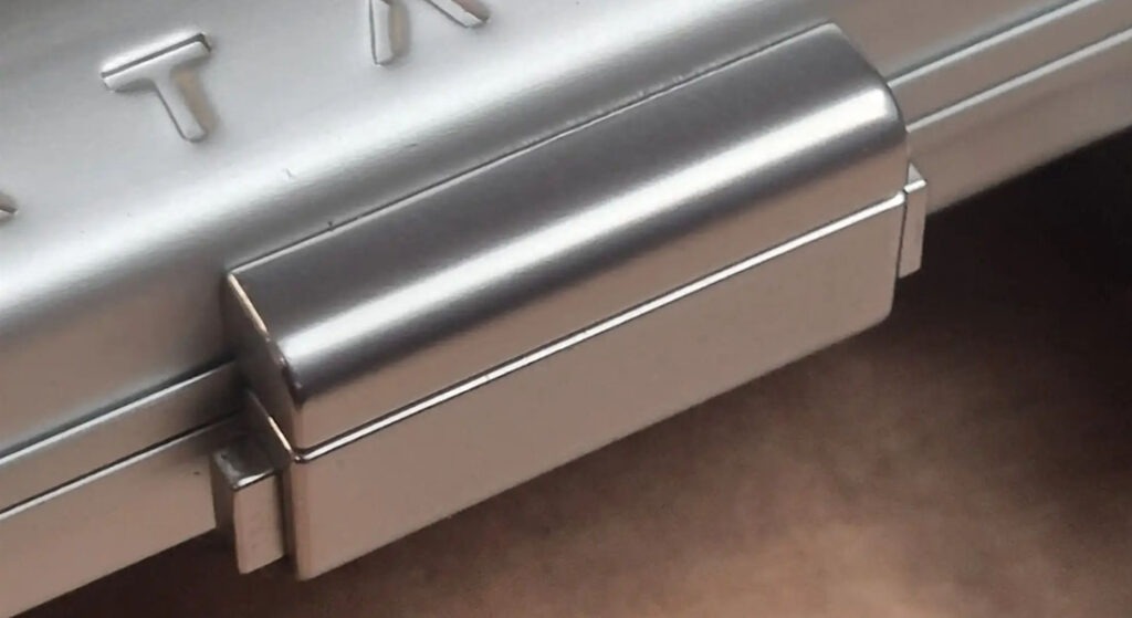 MacBook Pro 14 designer shell