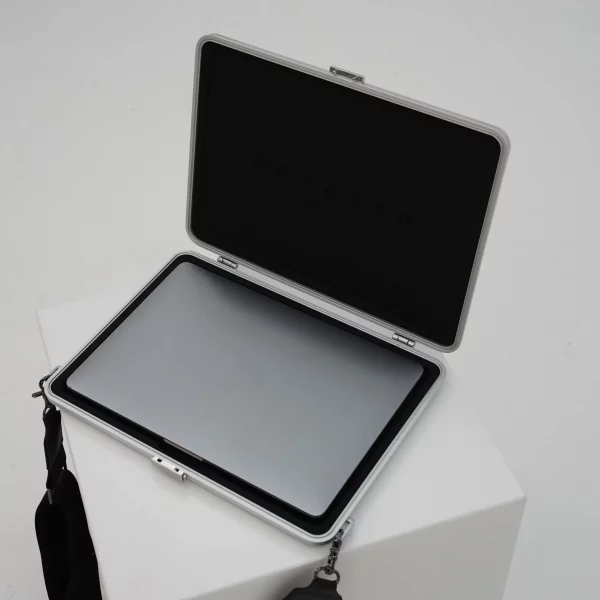 aluminum-case-for-macbook-en